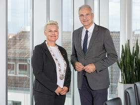 Katja Maier direkt nach ihrer Wahl zur Präsidentin der Handwerkskammer Ulm mit Hauptgeschäftsführer Dr. Tobias Mehlich. 